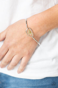 "Prairie Paradise" Silver Metal & White Real Multi Flower in Acrylic Clasp Bracelet