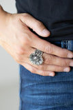 Paparazzi " Farmstead Fashion " Silver Metal Large Daisy Flower Elastic Back Ring