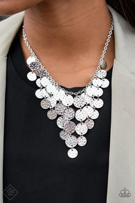 "Spotlight Ready" Silver Metal & Hammered Discs Mesh Fringe Necklace Set