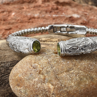 Stainless Steel Chinese Peridot Hinged Bangle Bracelet (7.25 in)